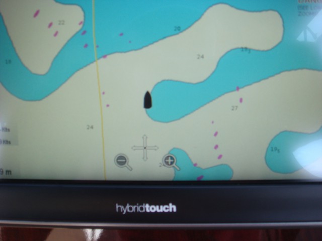 เรดาร์จากจอ GPS จับวัตถุ ที่ลอยอยู่บนผิวน้ำ
ที่ขึ้นในจอ สีชมพู นั่นก็คือ เรืออวนลากคู่ครับ

 :cry