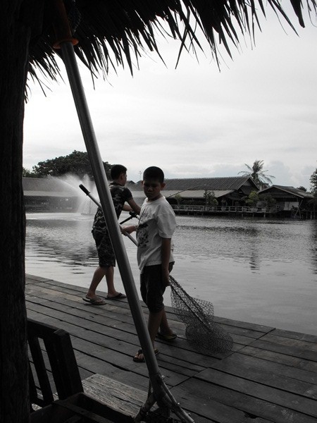 แอบถ่ายน้า rkb200g กับลูกชายอัดปลาครับ

 :laughing: :laughing: :laughing: :laughing: :laughing: :l