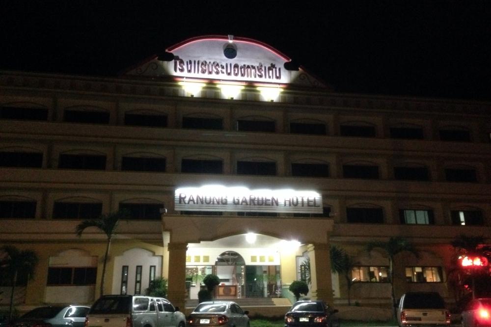 ถึงที่พักแล้วครับ ก่อนข้ามไปเกาะพยามพรุ้งนี้10.00น
วันนี้ขอพักผ่อนก่อนนะครับ พรุ้งนี้ ติดตามไปเที่ย