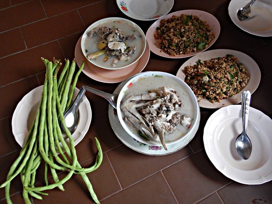 
 [center]ไม่นานเกินรอทุกอย่างก็เสร็จ พร้อมรับประทาน เป็นอาหารมื้อเที่ยงพอดีเลย[/center]

