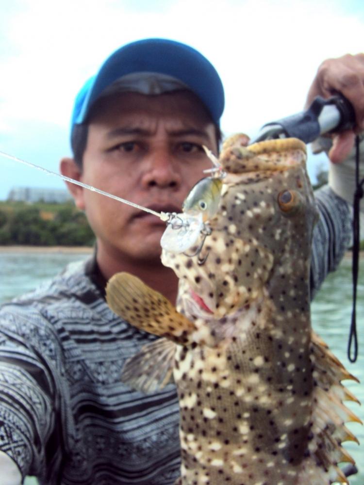 Rapala X-Rap Shad ผมแสงความขลังเข้าให้แล้วครับ ตัวนี้เกือบงัดไม่ขึึน จะมุดลงหินอย่างเดียว