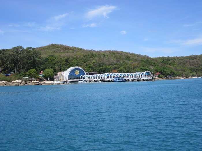 นี่ครับท่าเทียบเรือข้ามฝากบนเกาะเสม็ด :cheer: :cheer: :cheer: :cheer: :cheer: