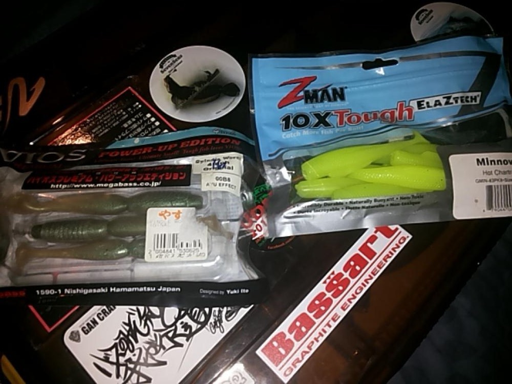  :grin:  เหยื่อที่ใช้ปลายาง Z-man เเละ หนอนยาง หางปลา Megabass Vios 