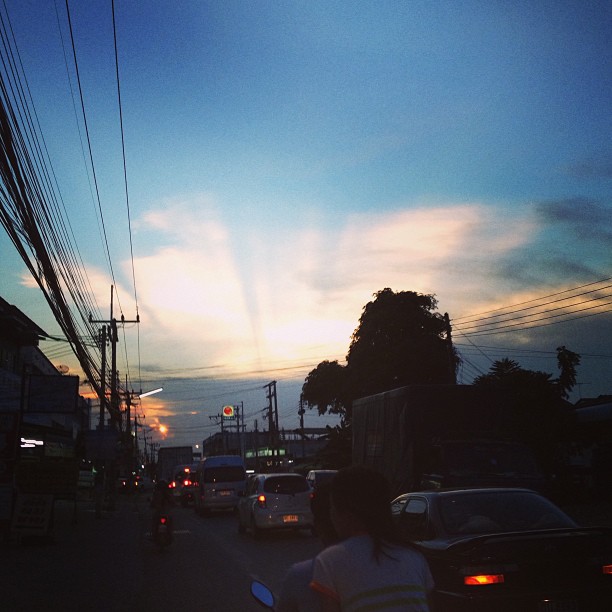 เลิกงานก็ไปรับภรรยากลับบ้าน  :blush:
