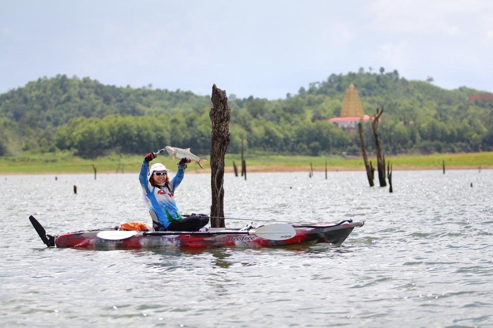 ลอยตีอยู่ไม่นาน พี่สุวรรณาก็โดนชาร์จ จั่วกระสูบใหญ่ขึ้นมา  :cheer: