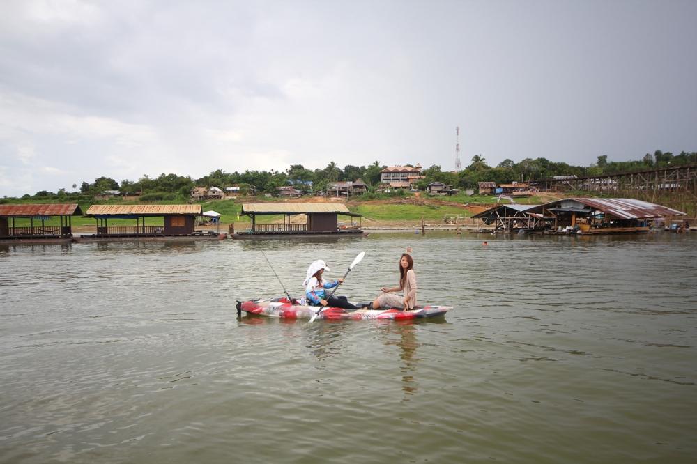 ออกมาพายเรือเล่นกับน้องดาวอย่างสบายใจ อิอิ :grin: