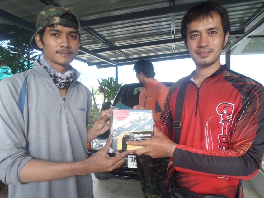 รางวัลที่ 1 ปลาใหญ่สุด รางวัลเป็นรอก  Prioneer สบับสนุนโดยร้าน อวนปราณ  ปราณบุรี........เป็นของ พี่ว