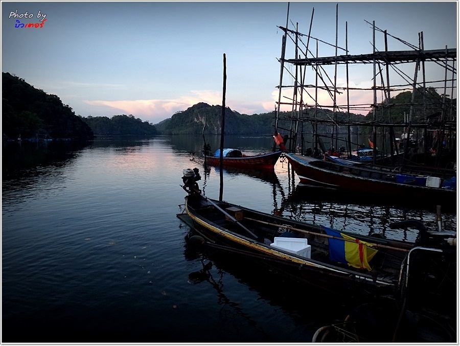  
[b]ทริปแรก ผมนัดกับโอ่ และ บ่าว  (จุมโพ่ เรือบังหลี ปากบารา)  ที่ท่าเรือบ้านบ่อ 7 ลูก

เช้านี้ 