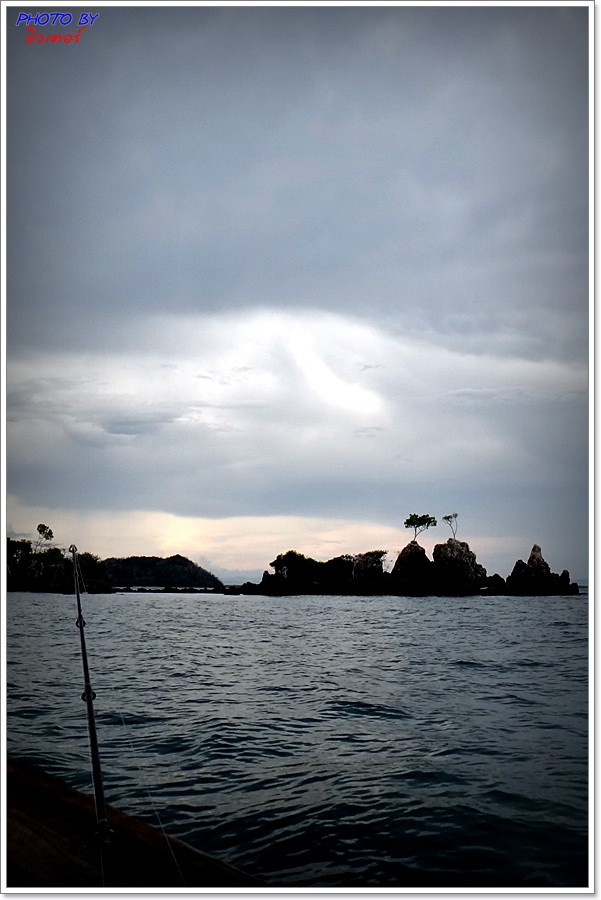  
[b]" ฟ้า-หลังฝน "[/b]