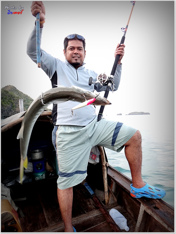  
[b] ปลาสากเหลือง หลงเสน่ห์ Rapara ขาว-หัวสีชุมพู 

ซึ่งเหยื่อตัวนี้ หาไม่ง่ายนัก [/b] :love: :l