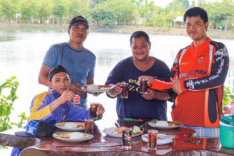  [center]ไปหมายธรรมชาติ กริป ครับ เข้าบ่อ ตอนเที่ยง หาอะไร รองท้องก่อนดีกว่า[/center]