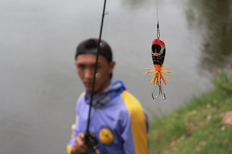 ลองใช้โปรแกล้ส เทาเหยื่อกบ Kabuki ครับ กระโดด ดีไหม๋