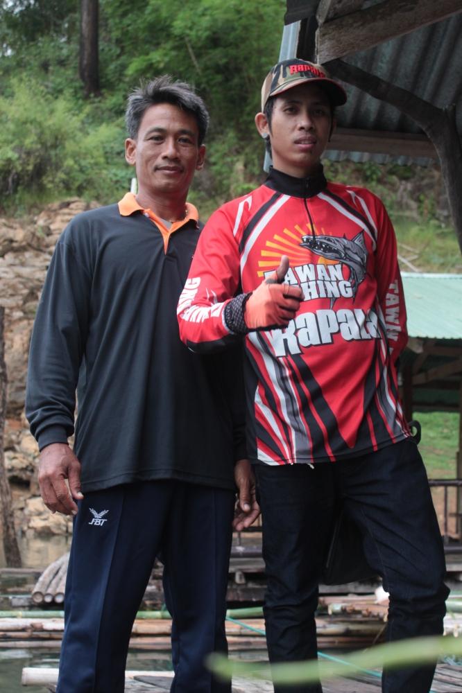 ถ่ายรูปกับ ไต๋แราครับ  แล้วเราก็ลำ่ลากัน .........เราสัญญาว่ากลับมาอีกอย่างแน่นอนครับ......เขาแหลม..