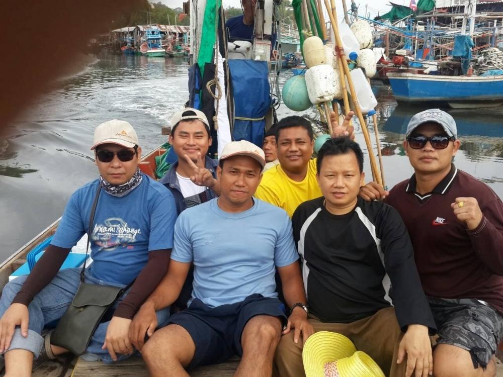 นี่ก็สมาชิกทั้งหมดครับ แต่ผม อยู่หลังสุด มีกัน 7 คน ครับ