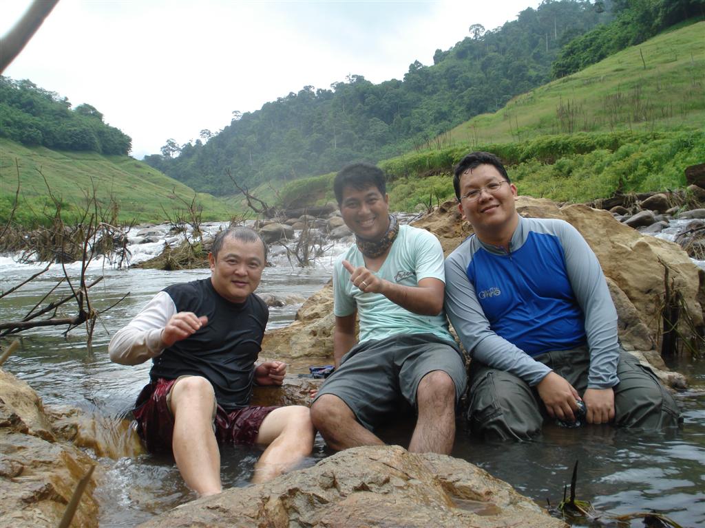 สุขสนุกเหนื่อสุดๆ  ปะปนกันไปครับ  ช่วงเดินกลับพึ่งรู่ว่าเราเดินเข้าไปไกลมากประมาณเกือบสองกิโล  เหนื่