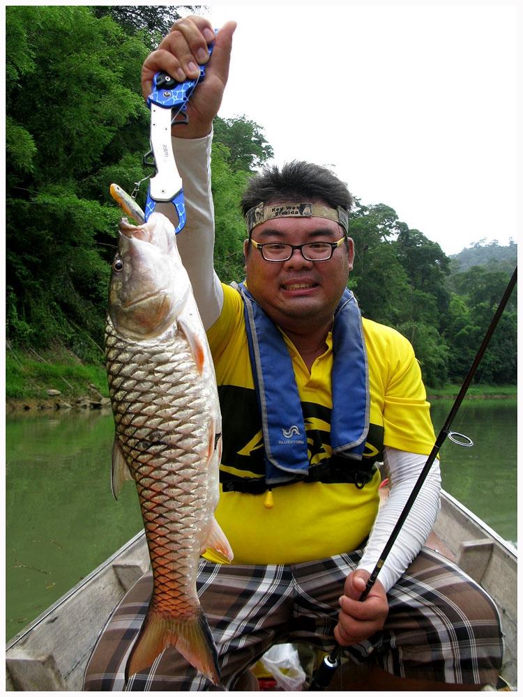 เรือไหลลงมาตามคลอง   พวกเราก็ตีสุ่มไปเรื่อยๆ   งานนี้สู้ Duo ของเจ้ากิตไม่ไหวจริงๆ กัดดีมากครับ

ย