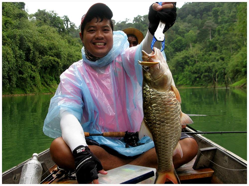 ตัวนี้เสร็จ D-contact 63 ครับ

ลองกรอๆเรื่อยๆ ไม่โดน  พอเคาะๆ เจิร์คๆ สองที กึก ปรี๊ดๆๆๆๆๆๆ เลยครั