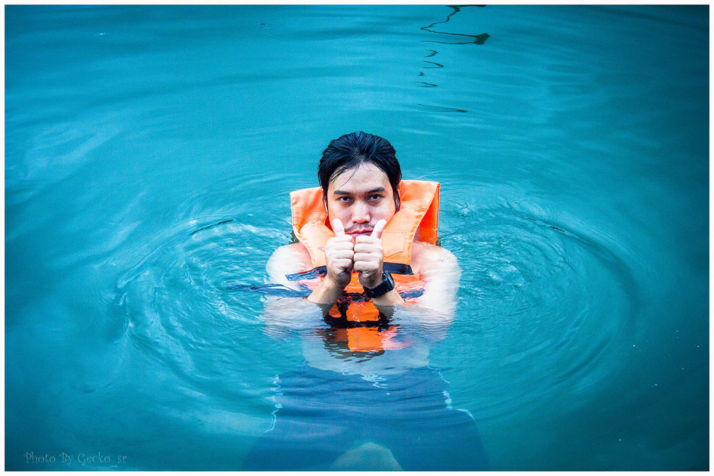 น้องโจบอกว่าเป็นครั้งแรกของน้องโจครับ


แต่รับรองว่าไม่ใช่ครั้งสุดท้ายแน่นอน  :cool: :cool: