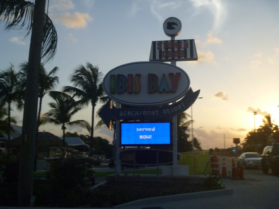 [b] [center]

เกือบค่ำก็ถึงที่พักคืนนี้ Ibis Bay Key west,Florida  มีเจ้าปู Stone Crab เป็นอาหารชื