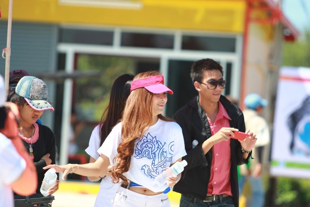 แจกน้ำดื่มเย็นๆๆ  :cheer: