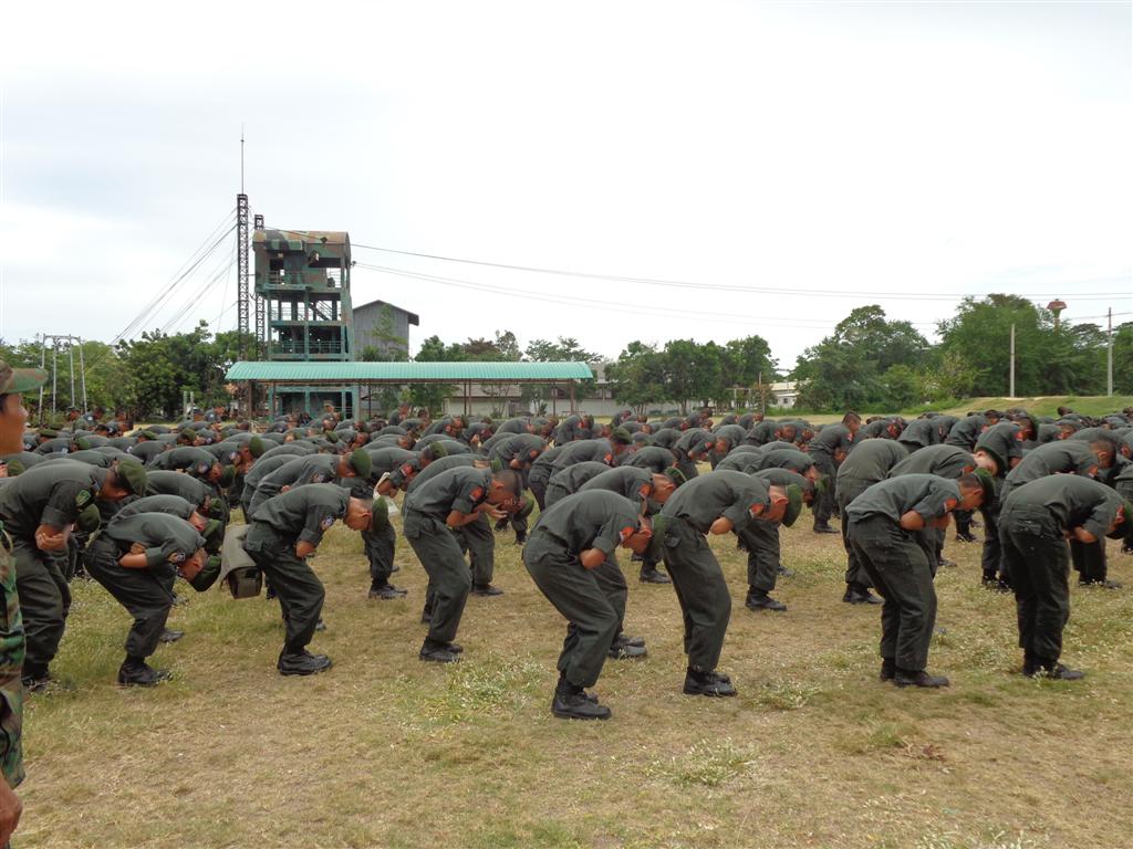 เก็บคอ งอเข่า เท้าชิด :grin: