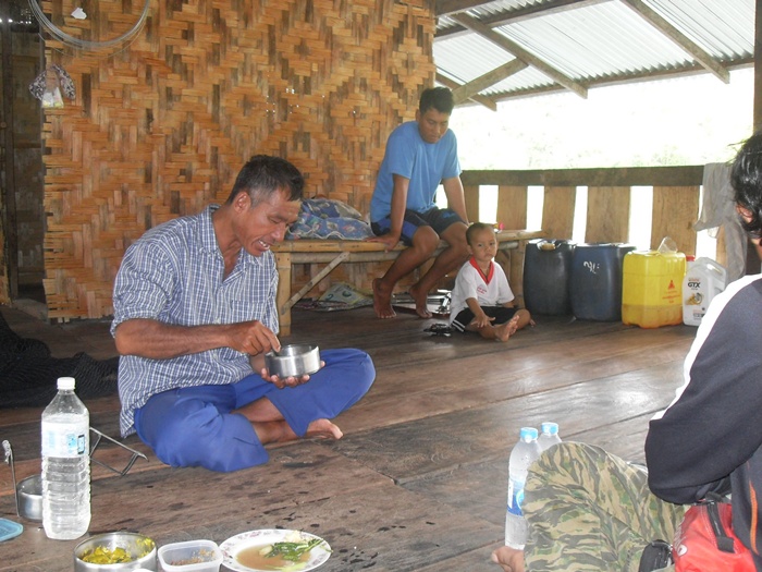 พักกินข้าวเที่ยงลุงน้อยไต๋เรือ      :love: :love: