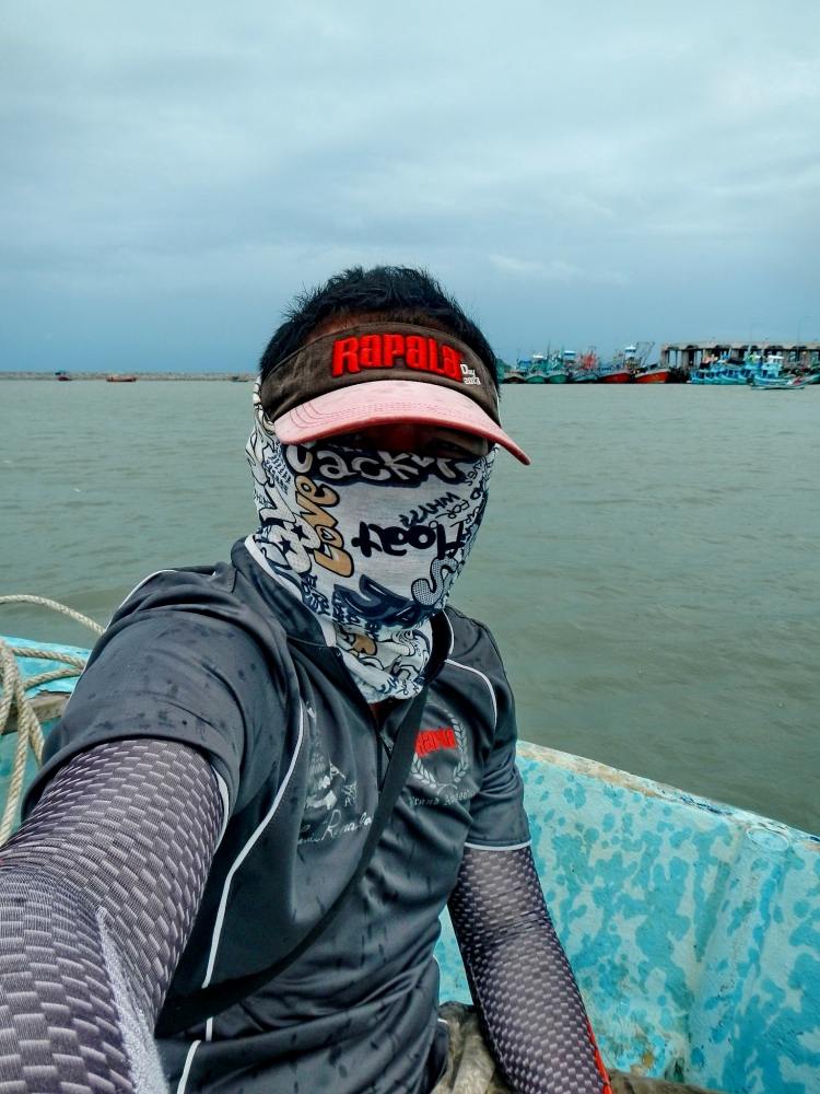                                 [b]แม้ฝนลงเม็ดตลอด....แต่เมื่อมาถึงแร้ว....อารัย ก็หยุดไม่ได้ แล้ว ค