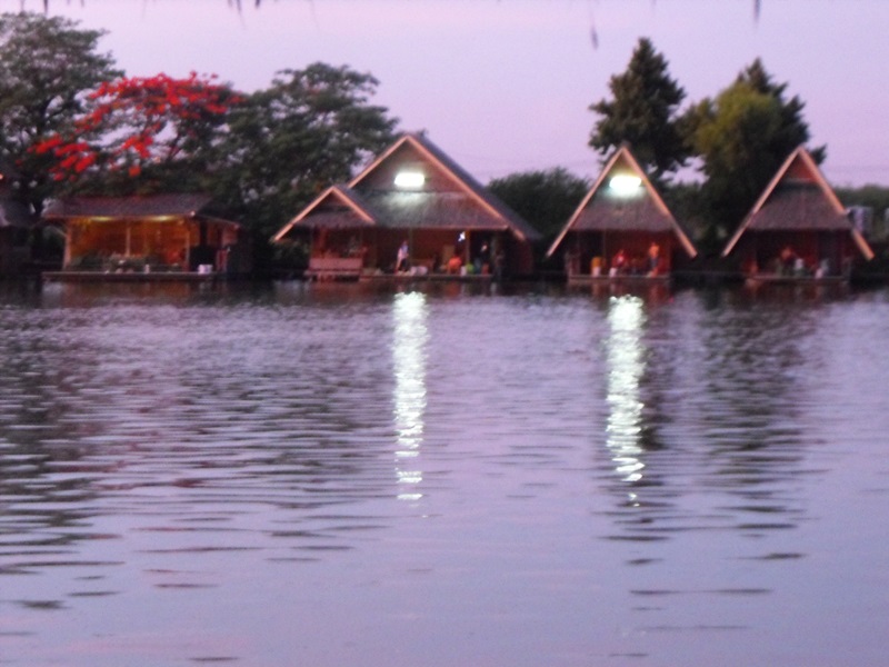 แอบถ่ายก่อนกลับ

มือก็สั่นจังเลย

 :laughing: :laughing: :laughing: :laughing: