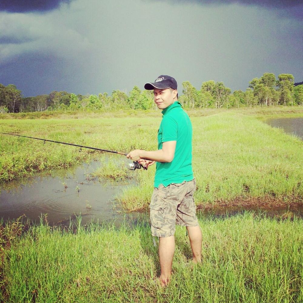 แนะนำตัวก่อนครับ พระเอกของเรื่องครับ เชฟเล็ก กลุ่ม fishing เล็กๆแห่งเกาะลันตาครับ :dance: :dance: :d