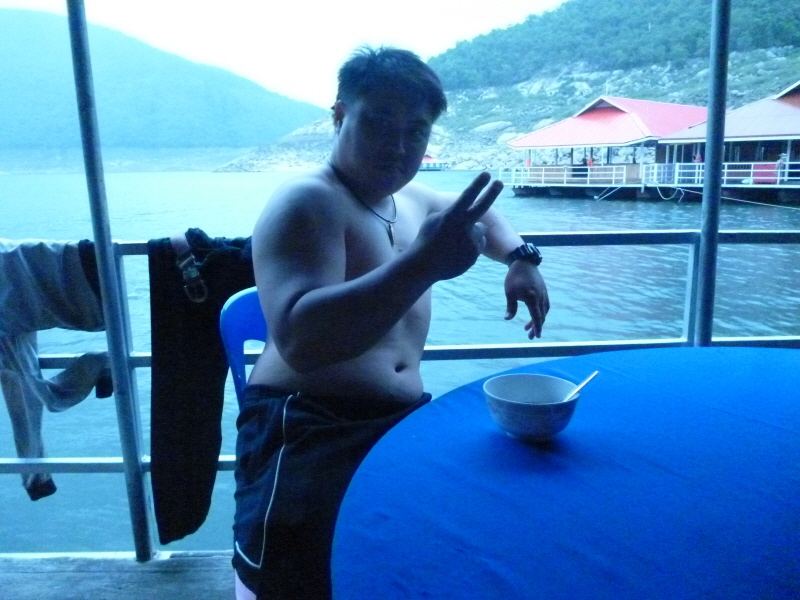 เป็นไงมั้งพี่ทั้งวัน2ตัว  :laughing: :laughing: :laughing: :laughing:

ผมชงเต็มที่แล้วนะแต่มันกินเ