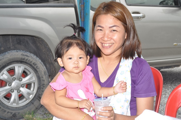 นี่ก็น้องจอยกับน้องชันมา แฟนน้าบัง ครับวันนี้ไม่ได้ตกอยู่ช่วงถือศีล อด ก็ยังมาให้กำลังใจกันครับ นี่น