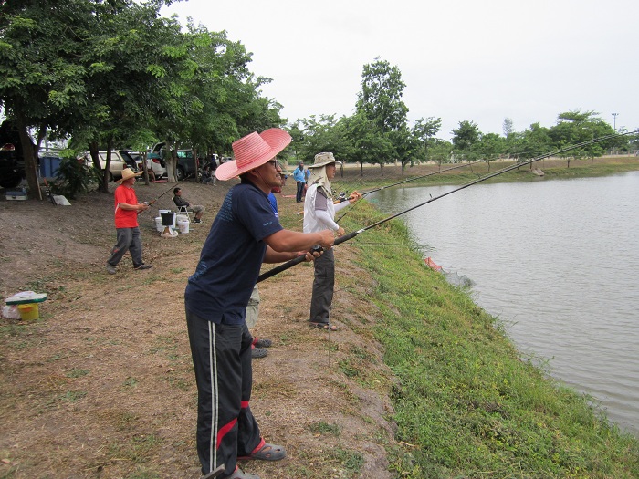 สงสัยปลามันจะรอน้านพจริงๆนะนี่  :cheer: :cheer: :cheer: :cheer: :cheer: