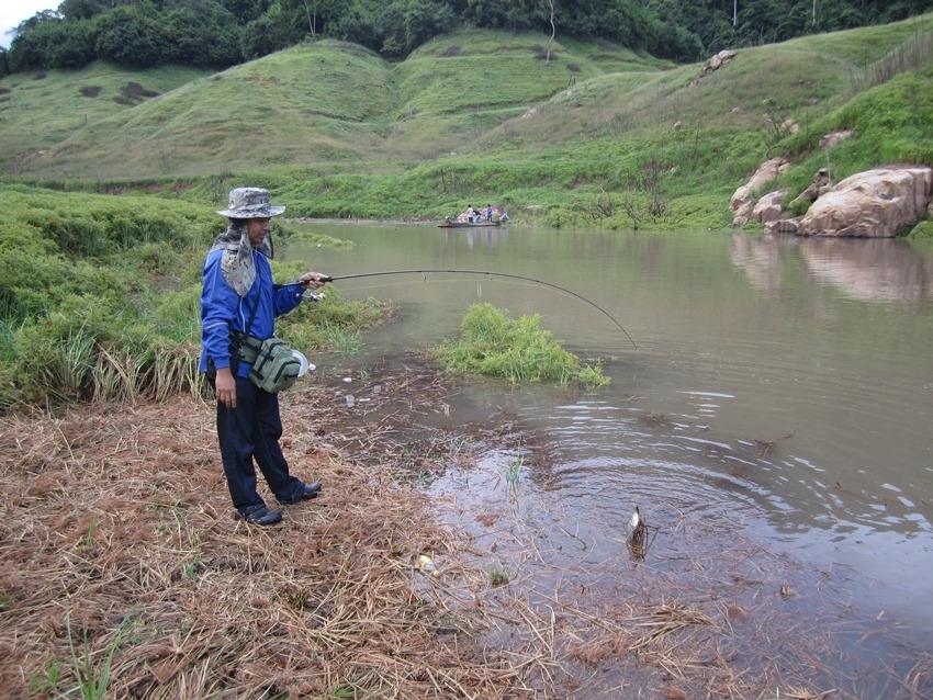 น้ามดลงจากเรือตีไปไม้แรกจริงๆครับ :smile: