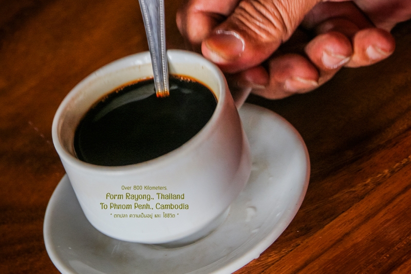  [center]เชิญ น้าๆ ลองชิมกาแฟร้อน ได้เลยครับ [/center]