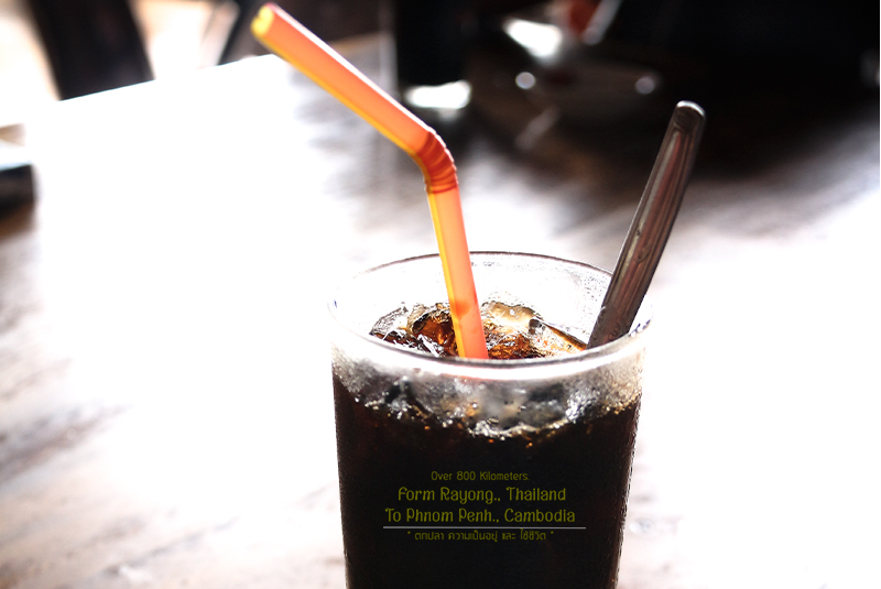  [center]เชิญน้าๆ ลองชืมกาแฟเย็นครับ[/center]