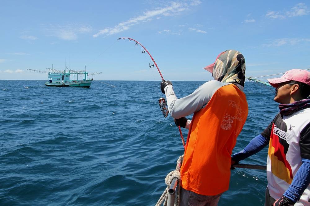 ข้างเรือโดนอีกแล้ว :grin: