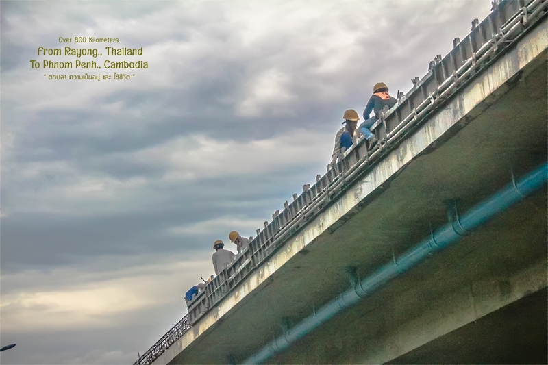  [center]สะพานข้ามแม่น้ำที่กำลังก่อสร้าง เป็นอีกสิ่งหนึ่ง ที่บ่งบอกถึงความเจิญของเมืองหลวง

สะพานข
