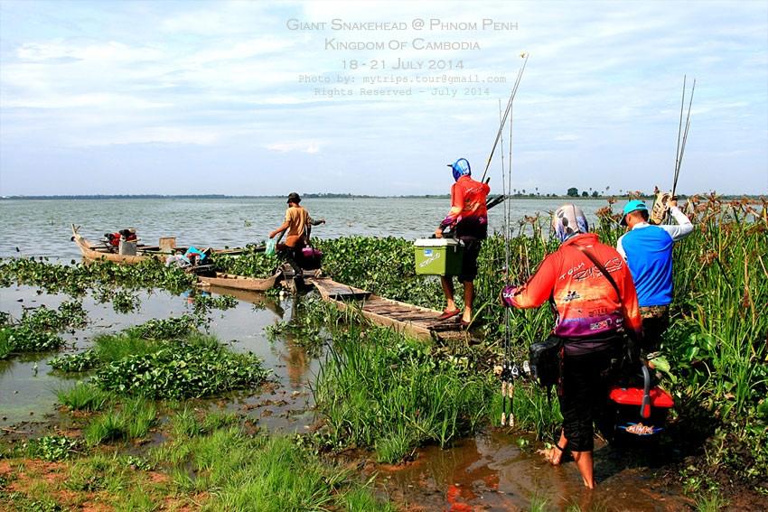 ในที่สุดก็ถึงเวลาลงเรือกันล่ะครับ [i][Subtitle: Finally, it was the time to jump onto the boat.][/i]