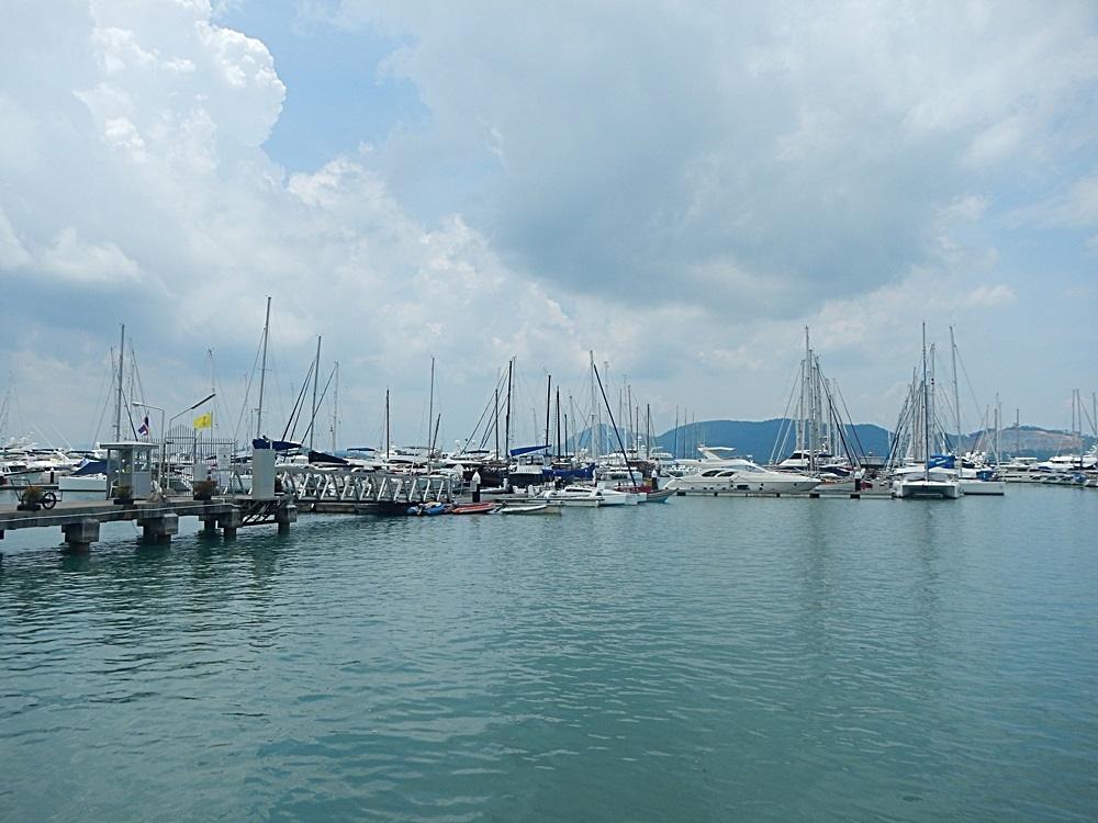 ที่ตรงนี้เป็นท่าเรือยอร์ช อยู่ที่จังหวัดภูเก็ตค่ะ    :grin: :grin: :grin: :grin: :grin: :grin: :grin