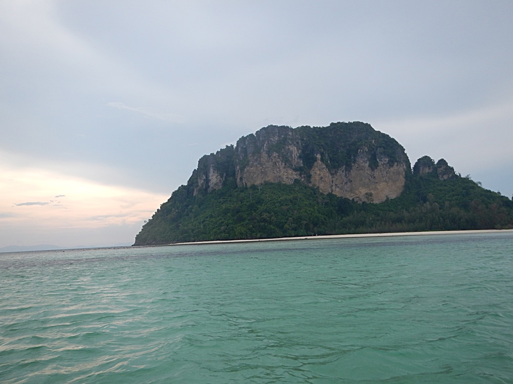 เกาะนี้ จำชื่อเกาะไม่ได้ค่ะ 