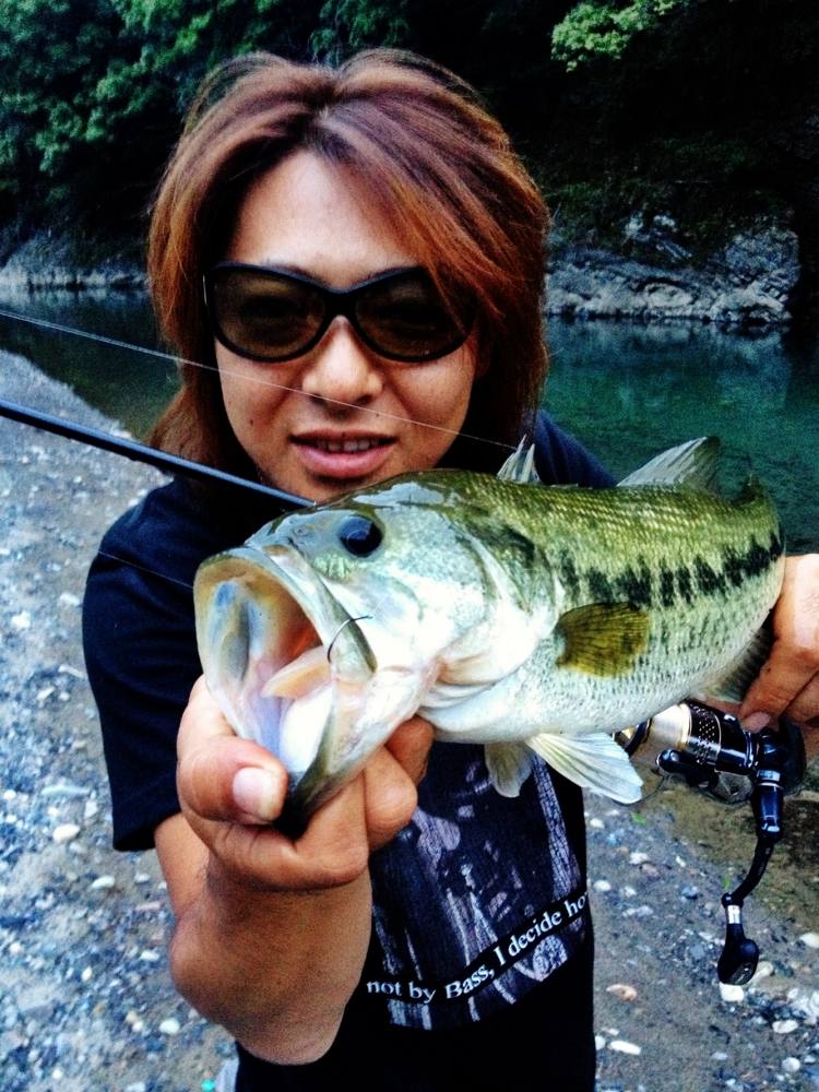 อีกมุมครับ

Black Bass กับ Finesse Style
 :love: :love: :love:

หลังจากนั้น ก็ไปตี Big Bait บริ