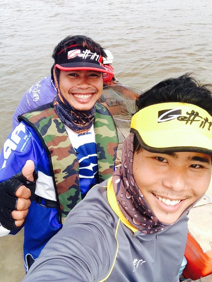 ลากันด้วยภาพนี่คับ

รอยยิ้มและเสียงหัวเราะ เกิดขึ้นได้เสมอเมื่อออกไปตกปลา 

ได้ไม่ได้ไม่เปนไร ขอ
