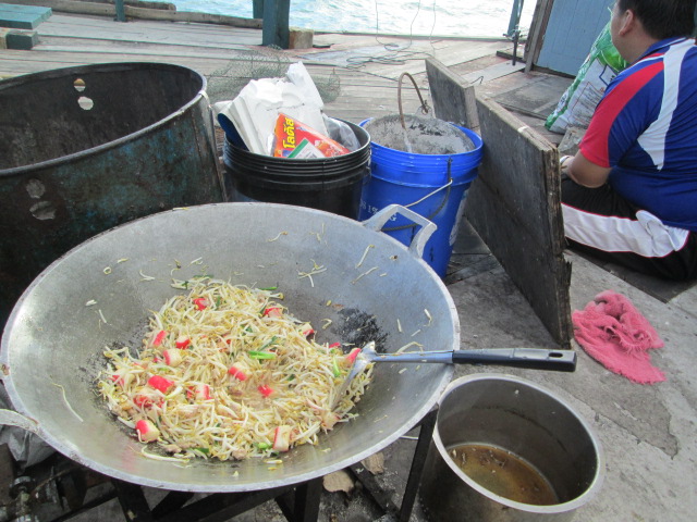 มื้อเย็น  ผัดถั่วงอก ชูโรง จานเด่น

 :umh: :umh: :umh: