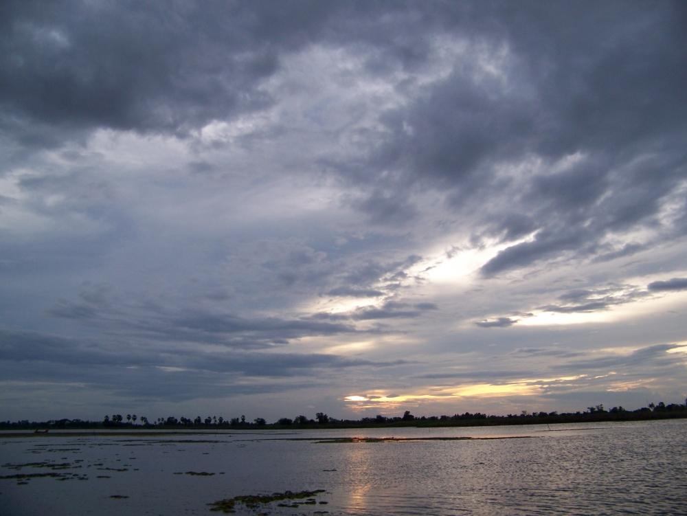 ผมก็เลยเก็บภาพ บรรยากาศยามเย็นมาฝากน้าๆกันครับ  :love: :love:
