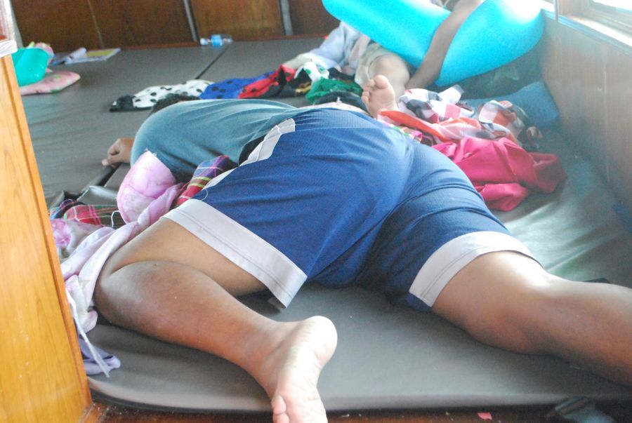 ดูเอาเองครับว่าใครเป็นใคร
 :laughing: :laughing: :laughing: :laughing: :laughing: