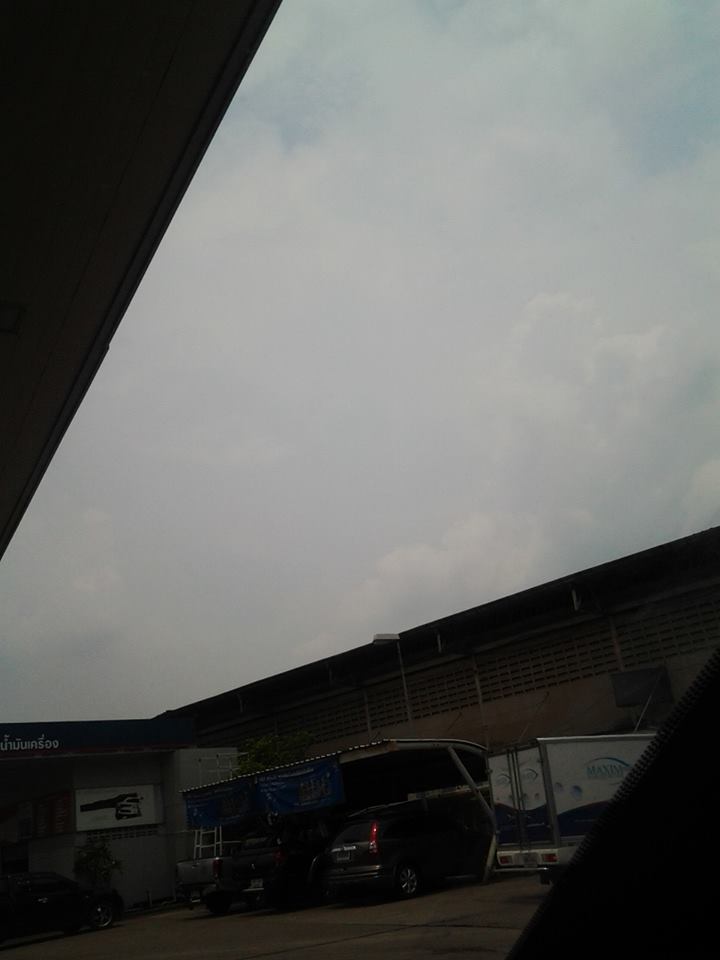 สภาพากาศมีฝนตกลงมาโปรยปรายเป็นระยะแต่ก็ไม่ยอมครับใจไปที่บ่อแล้ว

 :love: :love: :love: :love: