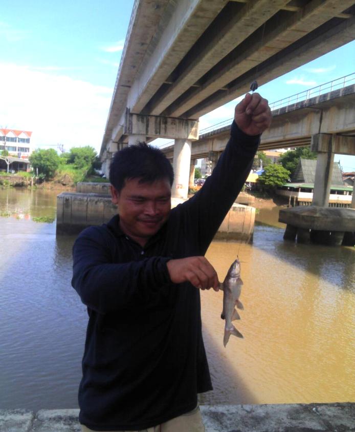 มัวแต่สำรวจบรรยากาศรอบข้าง หันมาอีกทีโดนน้าจุกทำแต้มนำแล้วครับ  :laughing: :laughing: