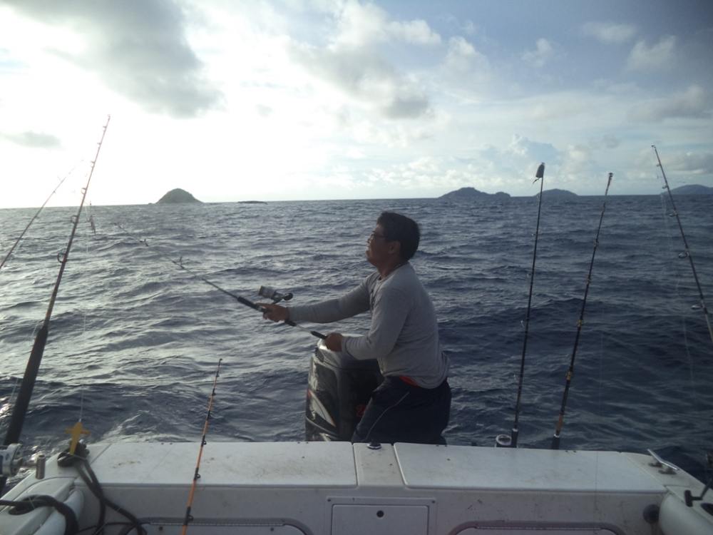 พี่รุ่งท้ายเรือหวดสุดแรง