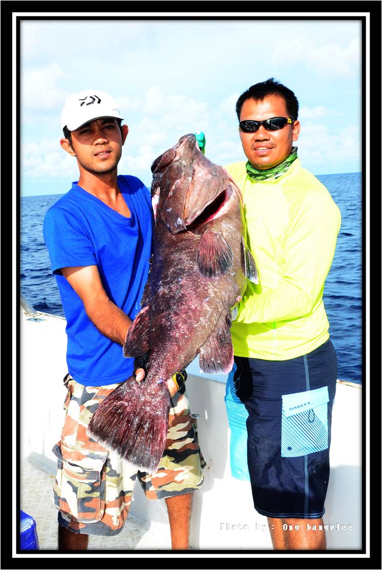 ขอภาพคู่กับน้องใหม่ของทริปนี้...หน่อยครับ...ไอซ์เพิ่งลงทะเลฝั่งอันดามันครั้งแรกครับ ก่อนนี้ชอบตีเหยื