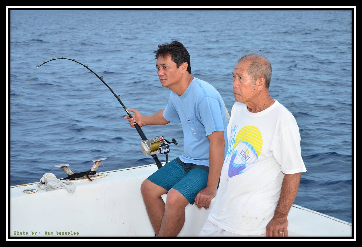 พี่ชัยกับคุณพ่อของพี่โท.....คู่หูล่าเก๋า....ถ่านครับ :love: :laughing: